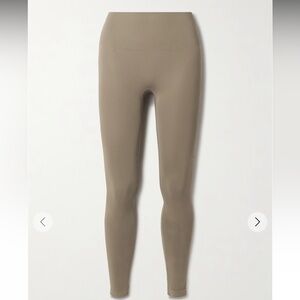 SKIMS Soft Seamless Smoothing Leggings